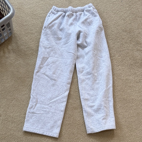 Gray woman’s skims Sweatpants - Picture 1 of 3